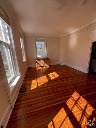 Building Photo - 170 Kenwood Ave