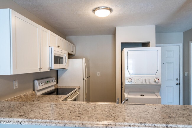 Building Photo - 211 Sunn Aire Ct