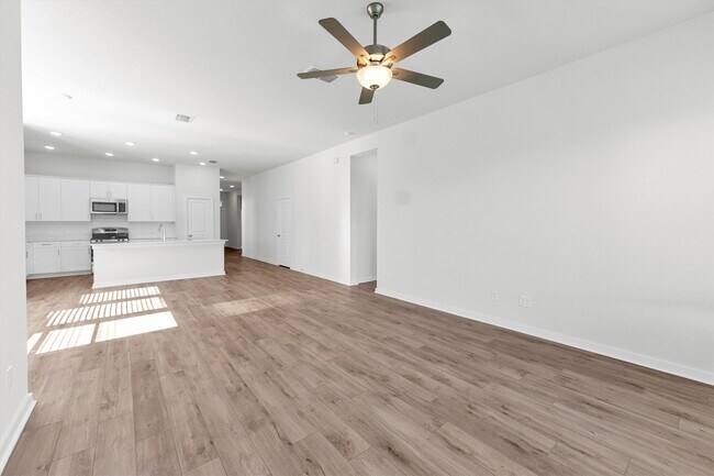 Foto del edificio - 16914 Tulip Row Ln
