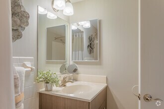 2BR, 1BA - 946SF - South Port