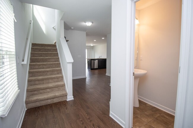 Building Photo - Modern Comfort in a Quiet Cul-de-Sac – 3 B...