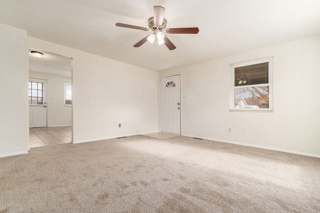 Foto del edificio - Updated 4 Bedroom, 2 Full Bath Ranch Home!!