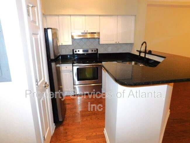 Foto del edificio - 5559 Glenridge Dr