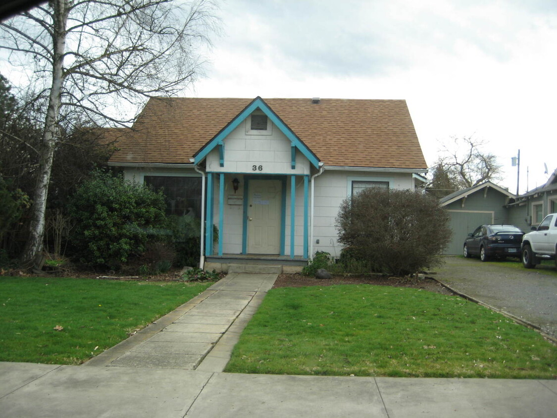 Primary Photo - 36 Peach Apartments