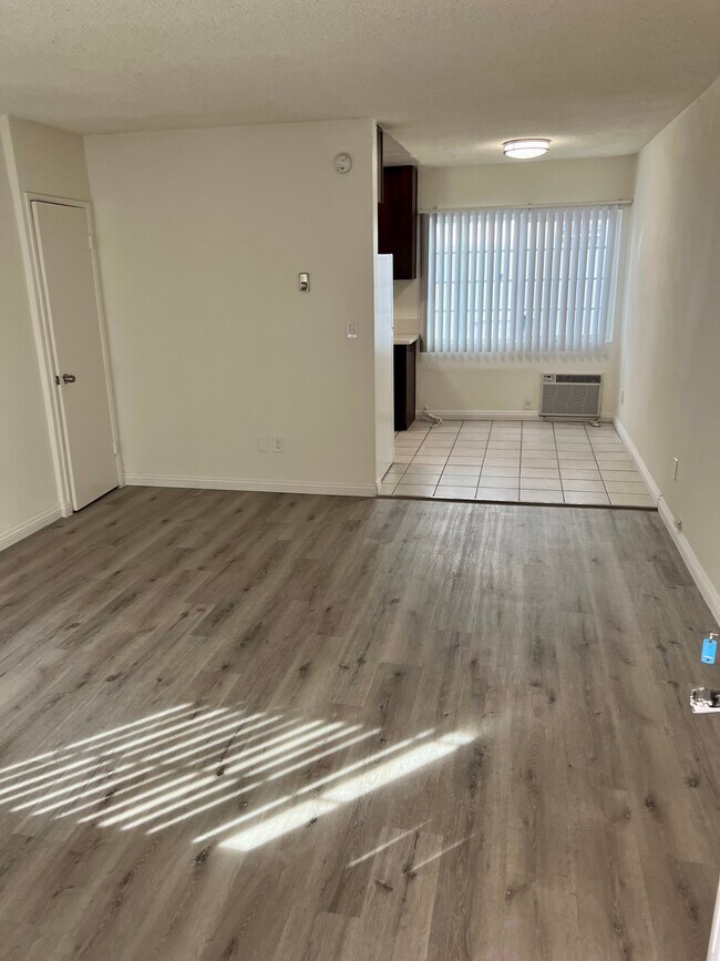 Foto del edificio - 15339 Weddington St