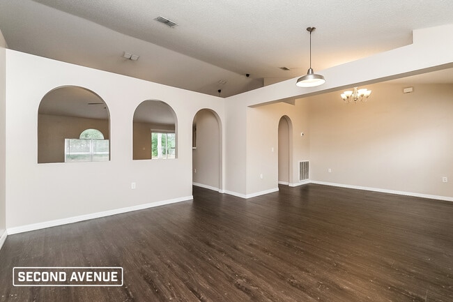 Foto del edificio - 3241 Bluestone Ave