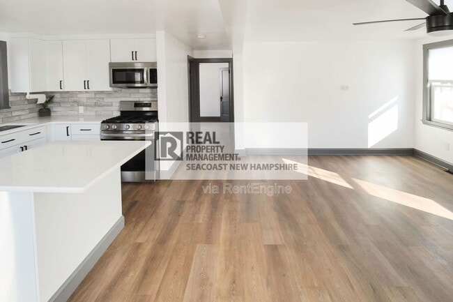 Building Photo - 5 Staples St