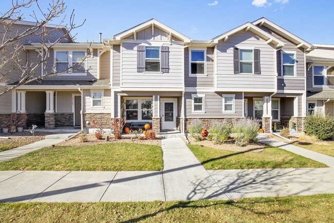 Building Photo - Beautiful 3 bedroom Townhome in Green Vall...