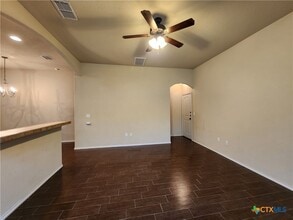 Building Photo - 622 Creekside Cir