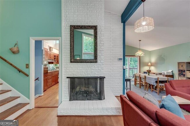 Building Photo - 2078 Chrysler Dr NE