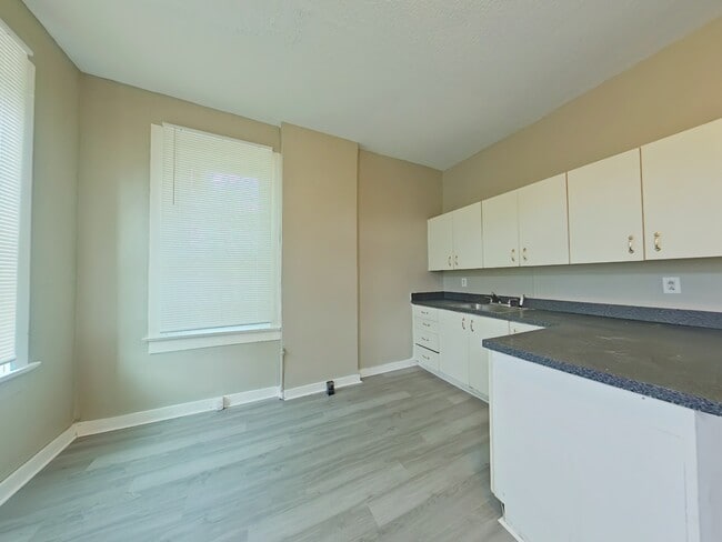 Building Photo - 2711 Keokuk St