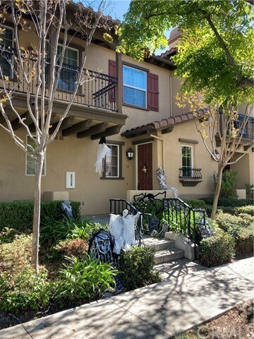 Primary Photo - 10 Vinca Ct