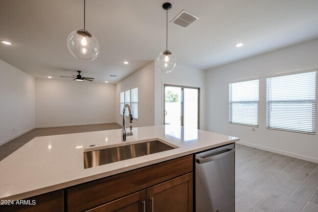 Foto del edificio - 7917 N 79th Ave