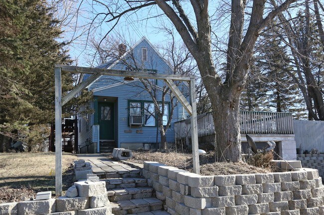 Foto del edificio - 313 McLeod Ave S