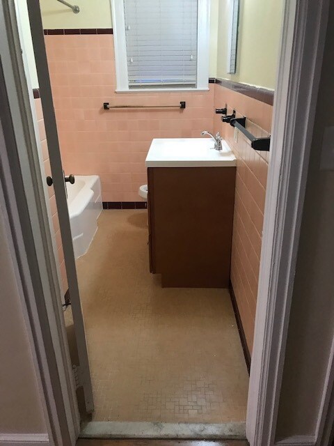 Bath - 1757 River Rd