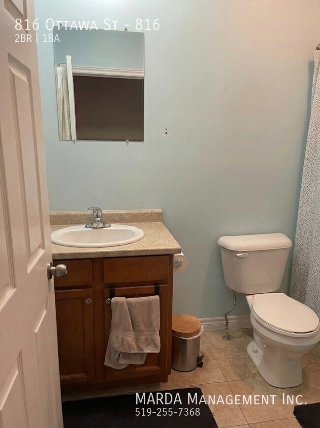 Photo du bâtiment - CHARMING 2 BED/1BATH APT ON OTTAWA + HYDRO & GAS!