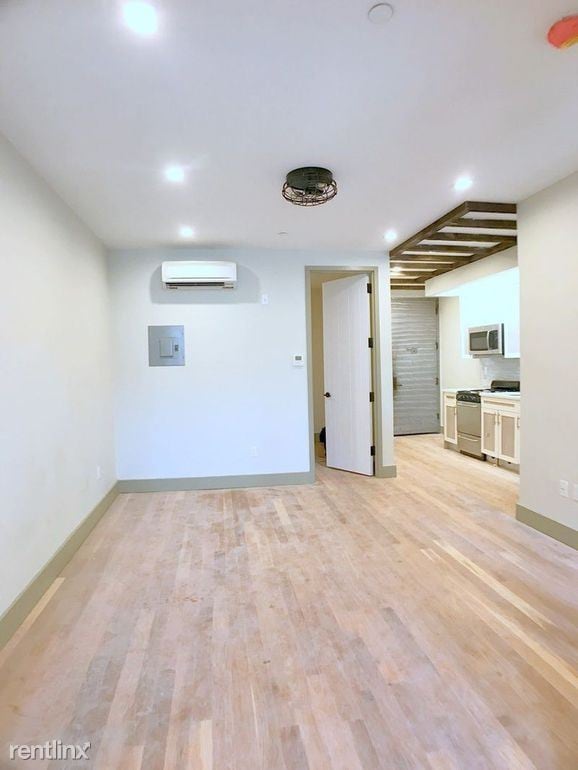 Building Photo - 1620 Saint Johns Pl