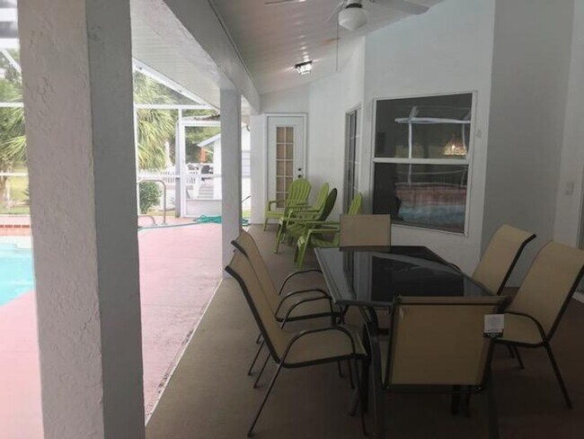 Building Photo - 3 BEDROOM 3 BATH FULLY FURNISHED ** TURNKE...