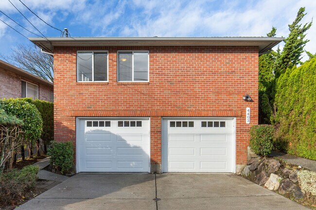 Foto del edificio - 4403 Powell Pl S