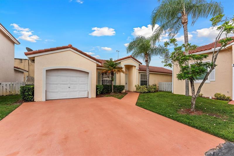 Foto principal - 6000 NW 43rd Terrace