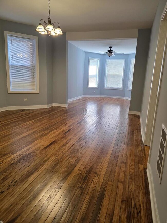 Building Photo - 539 N Trumbull Ave