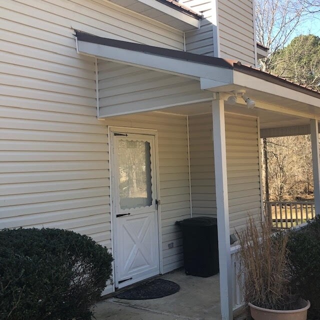 Primary Photo - 202 W River Bend Dr