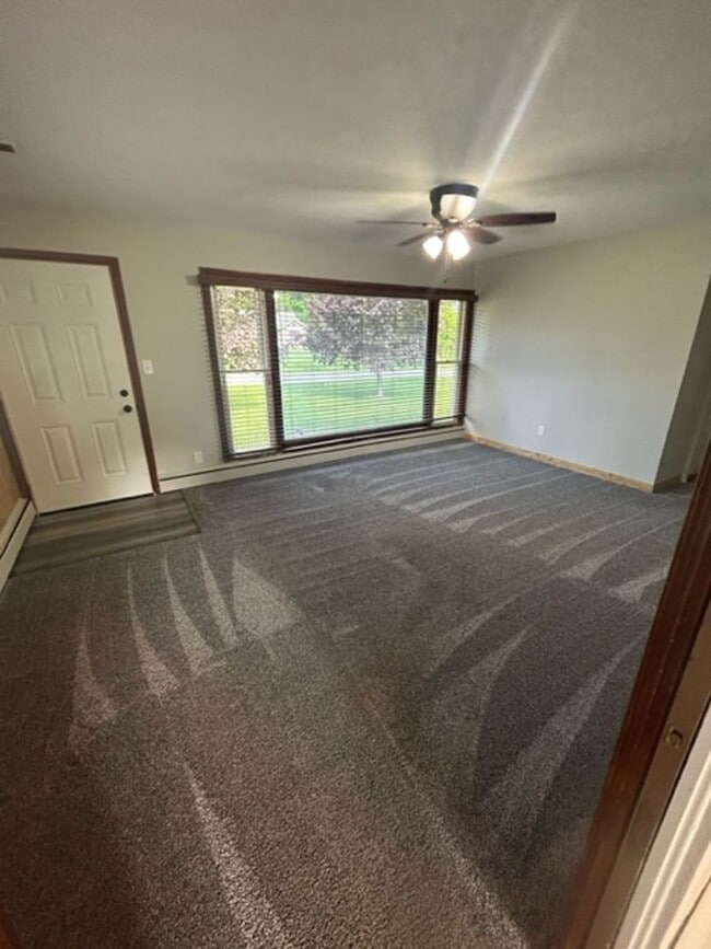 Building Photo - 3 Bedroom Home in Valpo