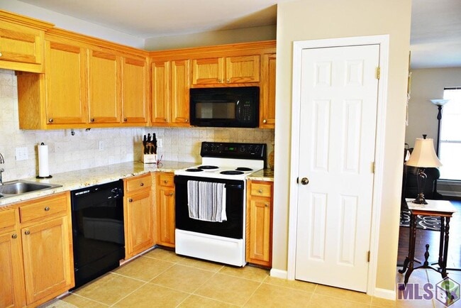 Building Photo - 10124 Nashville Ct