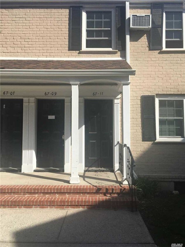 Foto principal - 67-02 Springfield Blvd