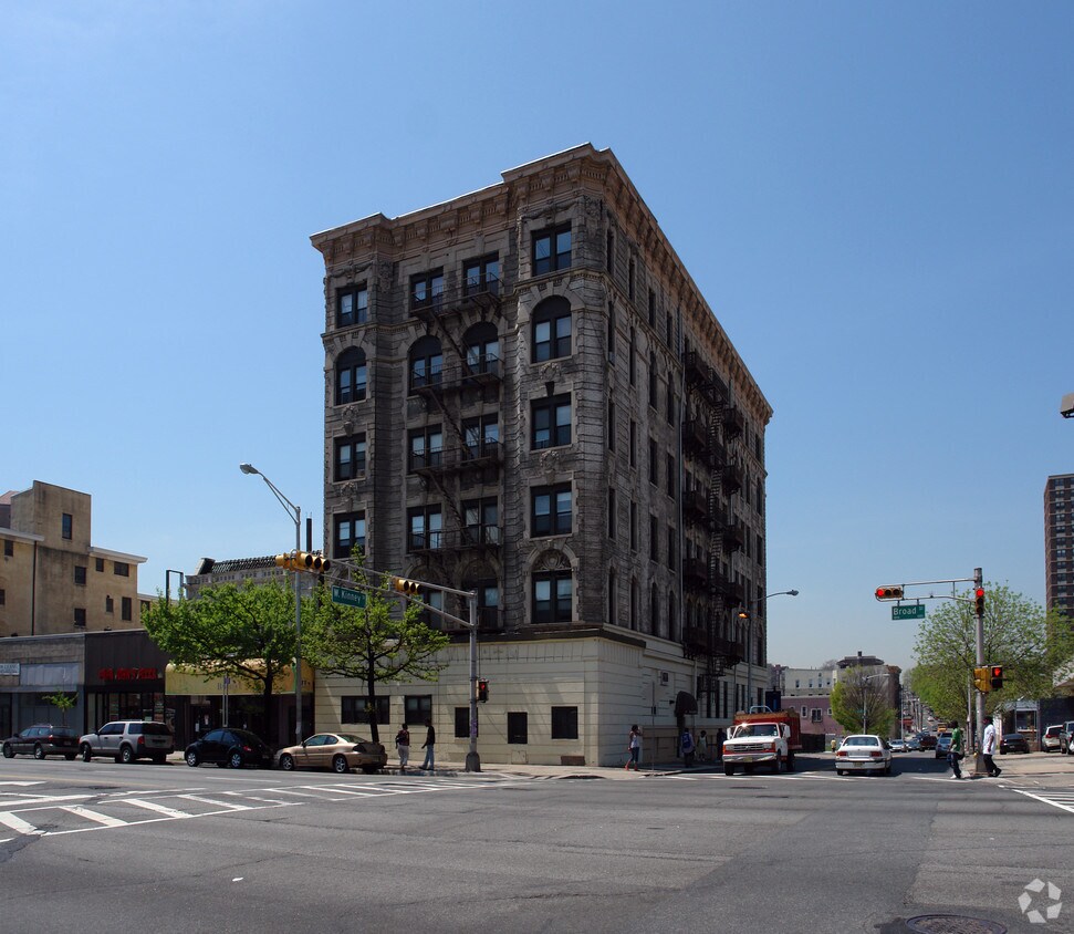 Foto principal - 2 W Kinney St