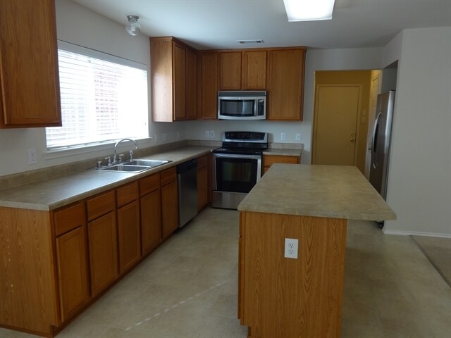 Building Photo - 5009 Blackwood Dr