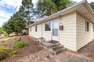 Building Photo - 1411 Custer Ave