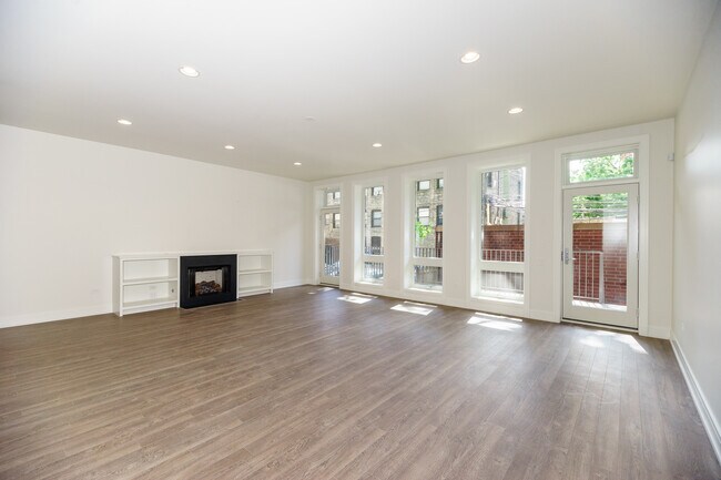 Building Photo - 2812 N Mildred Ave