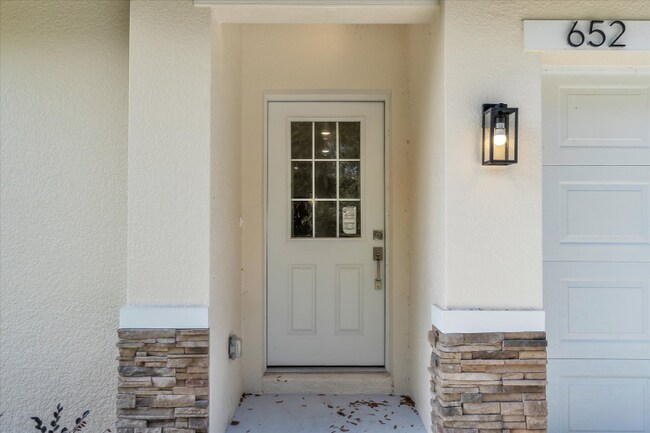 Building Photo - 652 Kensington St