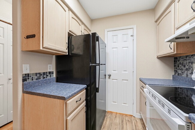 Building Photo - $2,140.95 with $300 off the first month's rent, 2 Beds - 2 Bath, Single Family Home in Centennial...