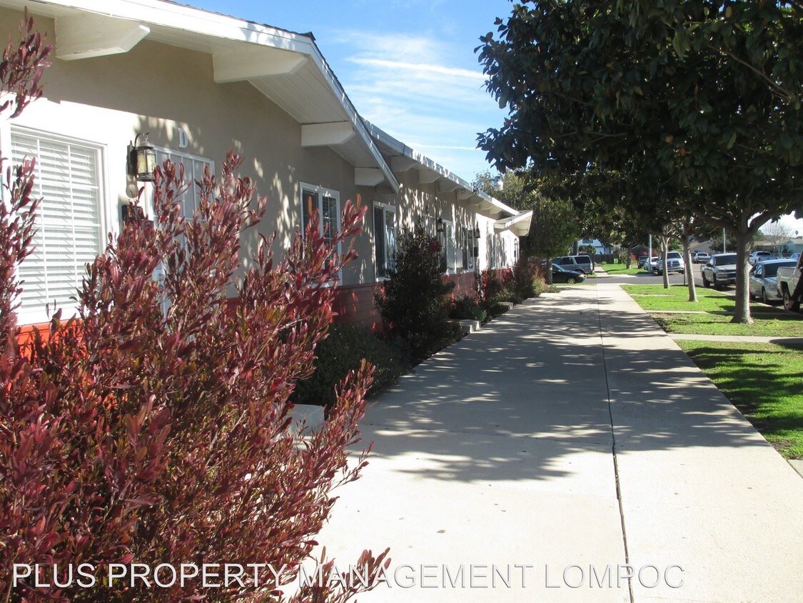 Primary Photo - 319 E Airport Ave