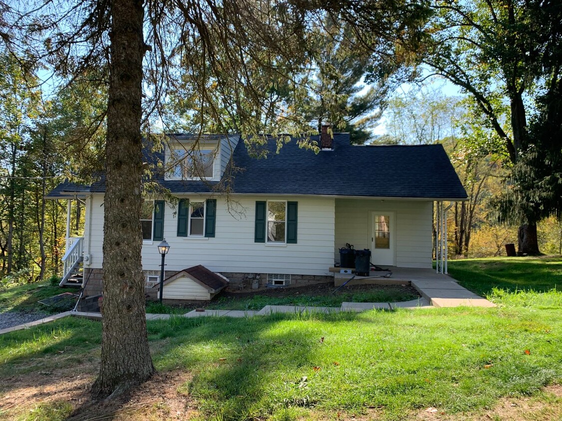 Primary Photo - 3 bedroom home with 2 acres in Plum Boro -...