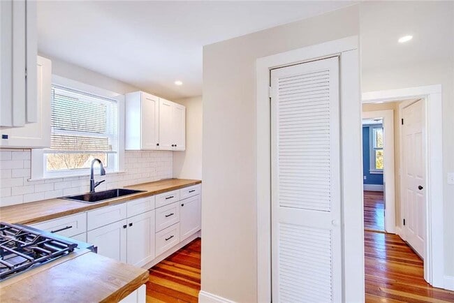 Building Photo - 45 Gordon St