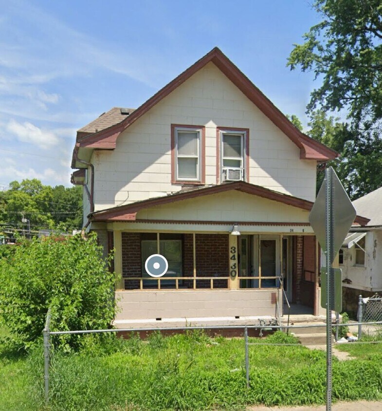 Foto principal - 3 bed 2 bath