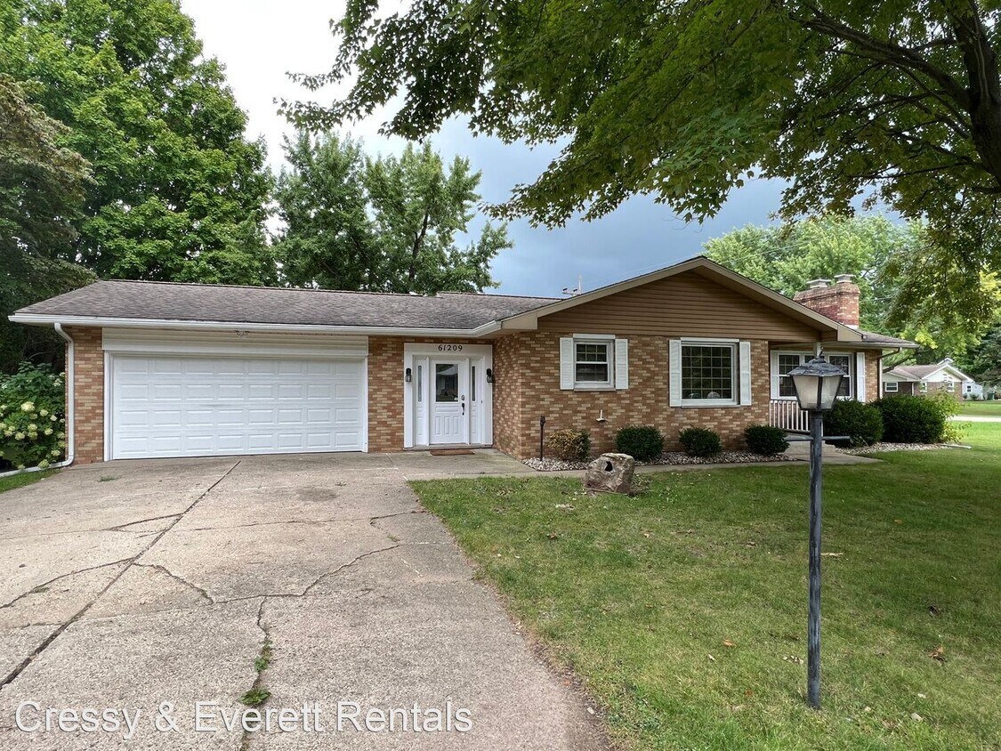 4 br, 2 bath House 61209 Spencer Road House Rental in Cassopolis