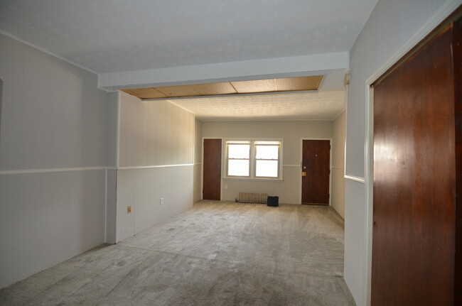 Building Photo - 300 W Seymour Ave