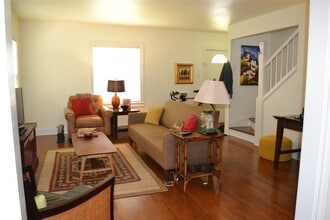 Building Photo - 1610 Ridgewood St