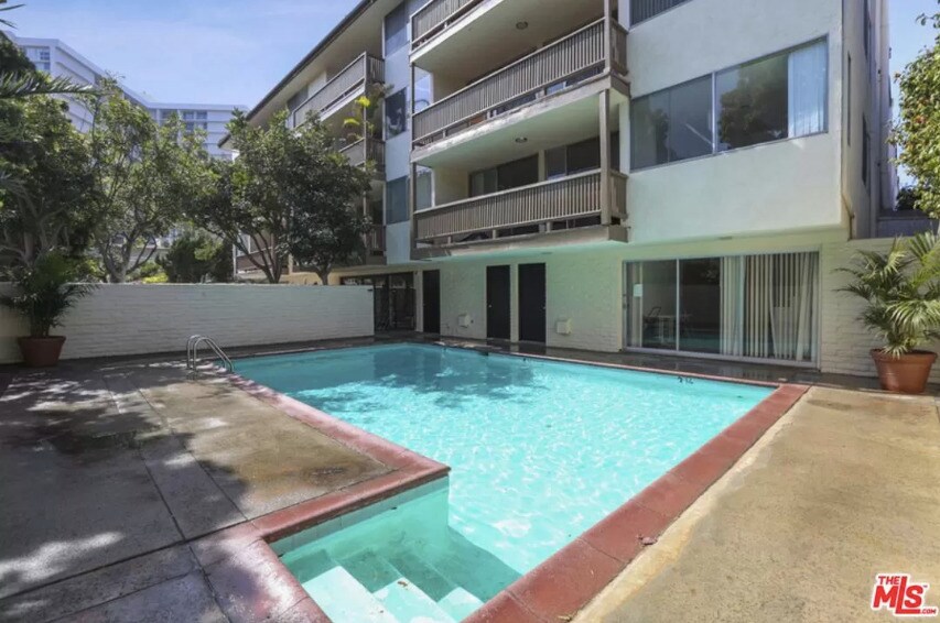 Primary Photo - 153 San Vicente Blvd