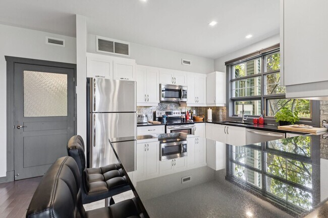 Photo du bâtiment - 235 Chem. des Quatre-Sommets