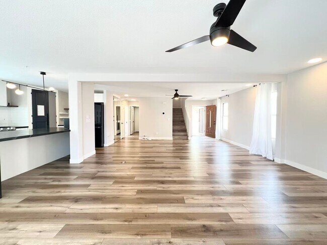 Foto del edificio - 7716 Pacific Rim Ct