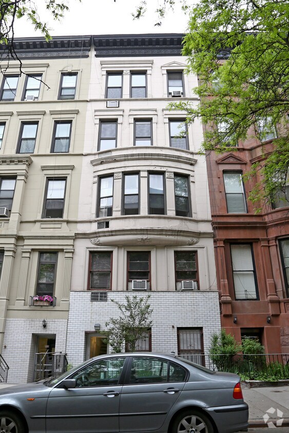 Building Photo - 113 W 75th St