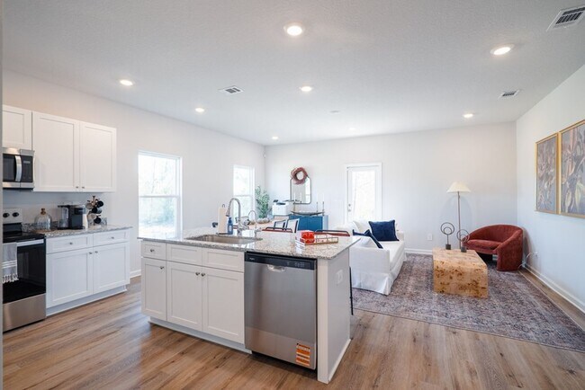 Foto del edificio - $500 Move-In Discount! Fresh, Modern Living in Bemiss Springs – Stylish New-Construction 3BR Town...