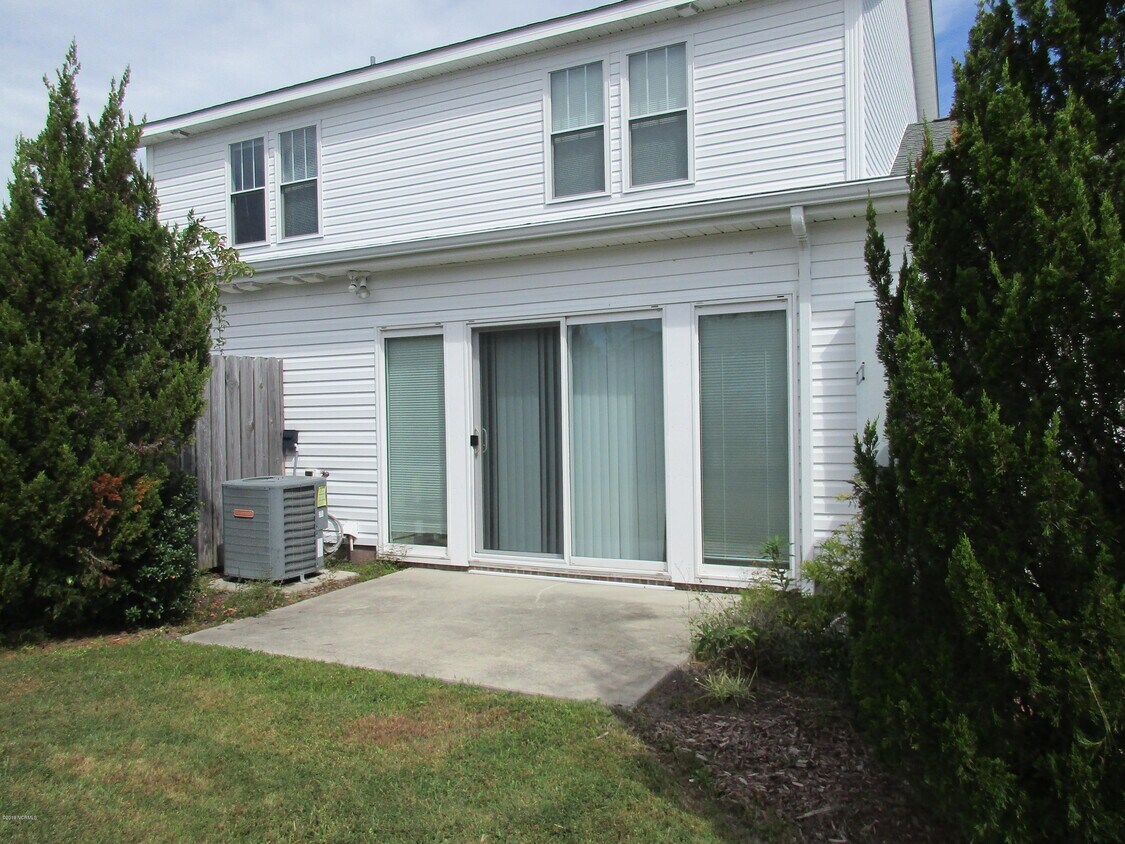 1302 Pirate Landing Dr, Beaufort, NC 28516 Townhome Rentals in