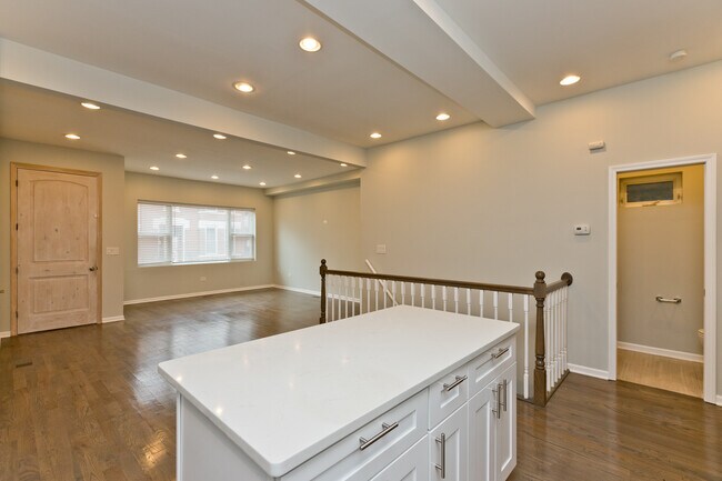 Foto del edificio - 712 N Willard Ct