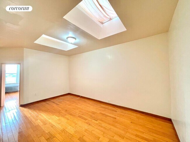 Building Photo - 534 72nd St